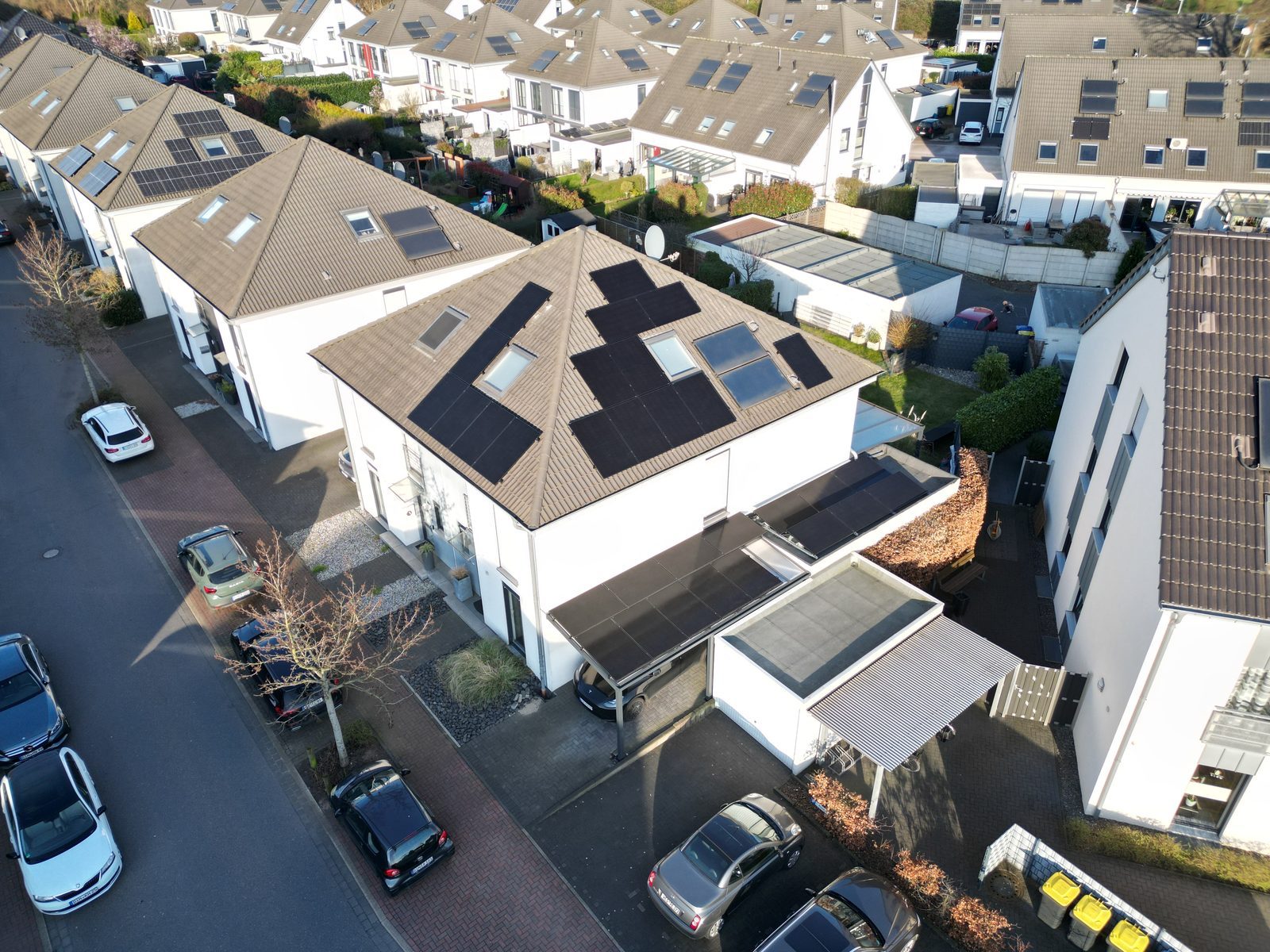 Modernes Einfamilienhaus mit Photovoltaikanlage