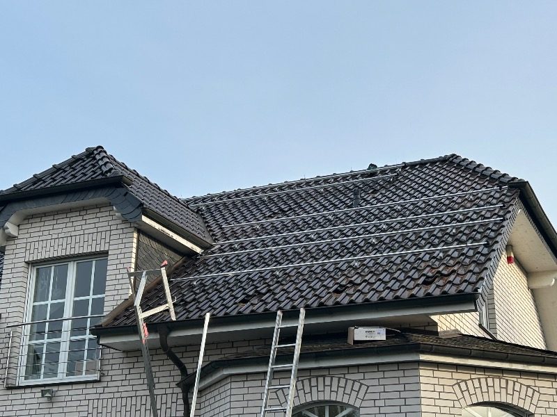 Unterkonstruktion während der Montage – Referenzprojekt in Baesweiler