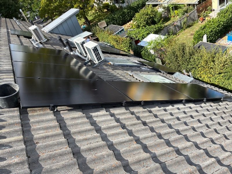 17 Module, 7,8 kWp und Hybrid-Wechselrichter