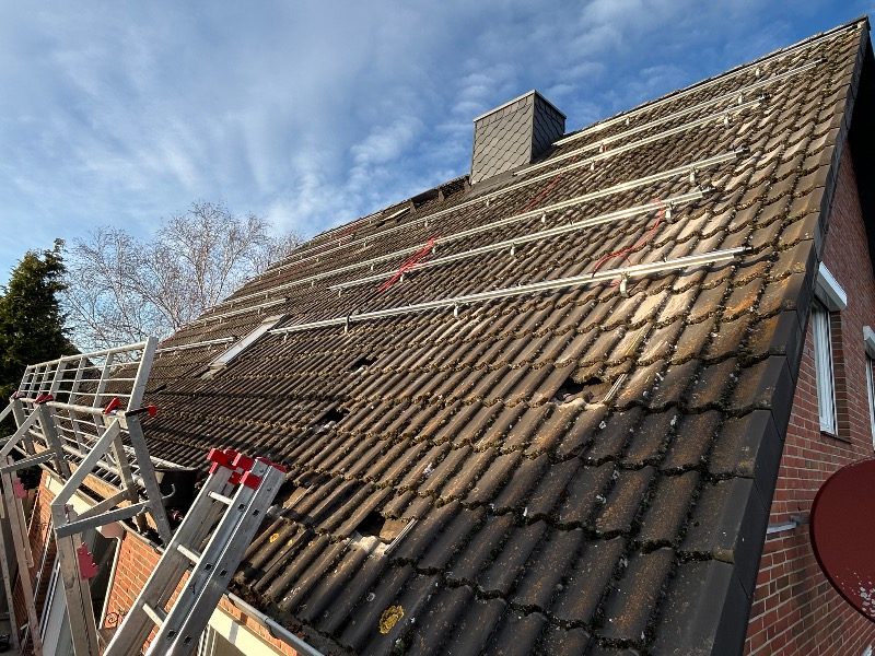 Unterkonstruktion während der Montage – Referenzprojekt in Borstel-Hohenraden