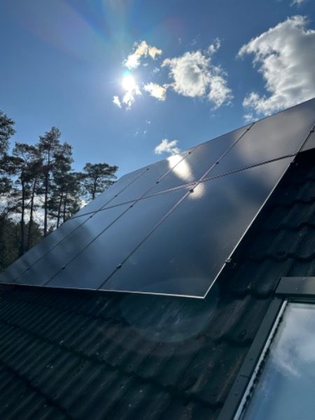 10,7 kWp auf dem Schrägdach mit FoxESS-Wechselrichter