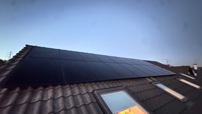 Fertig installierte Photovoltaik-Module – Referenzprojekt in Dillingen/Saar