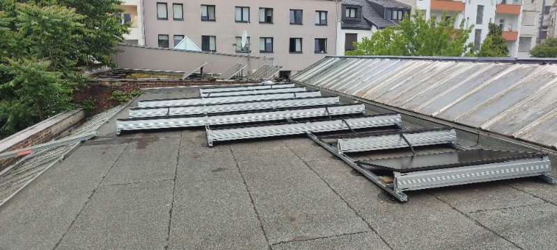 24,4 kWp auf dem Flachdach mit Speicher und neuem Zählerschrank