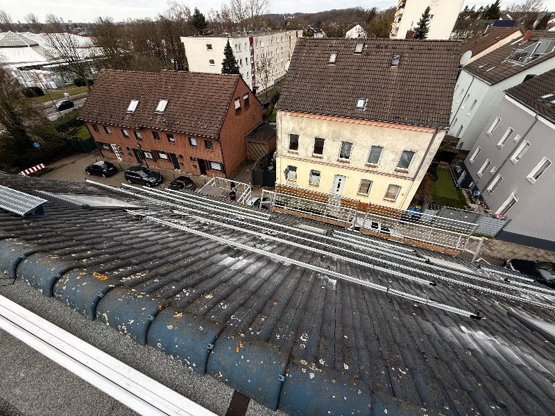 Unterkonstruktion während der Montage – Referenzprojekt in Düsseldorf