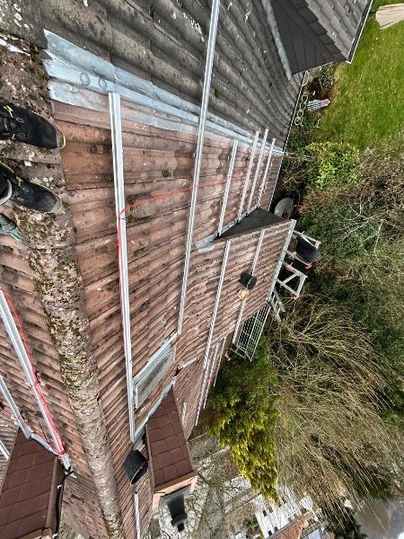 Unterkonstruktion während der Montage – Referenzprojekt in Düsseldorf