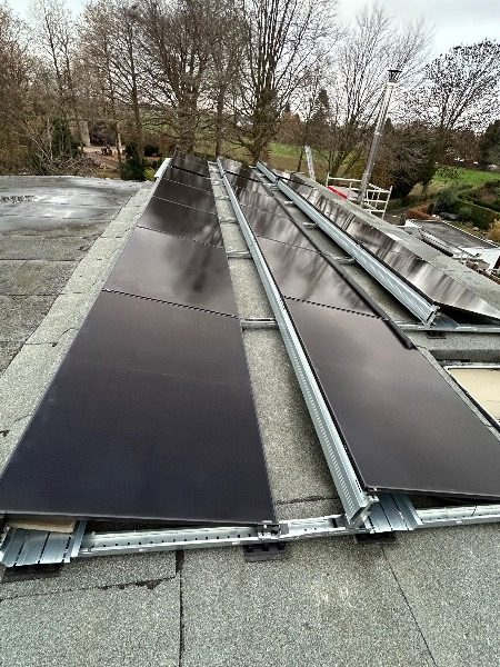 Flachdach-Anlage mit 9,2 kWp und Smart-Wechselrichter