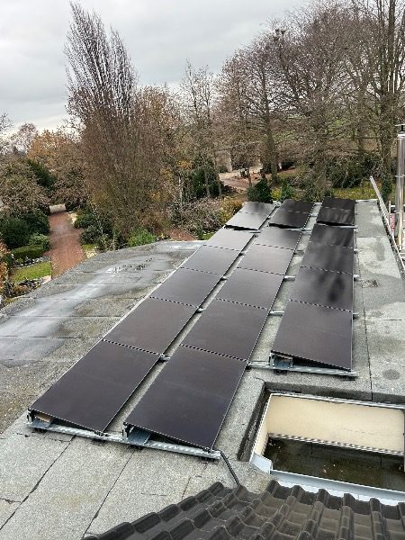 Fertig installierte Photovoltaik-Module – Referenzprojekt in Geilenkirchen