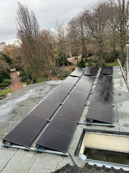Fertig installierte Photovoltaik-Module – Referenzprojekt in Geilenkirchen
