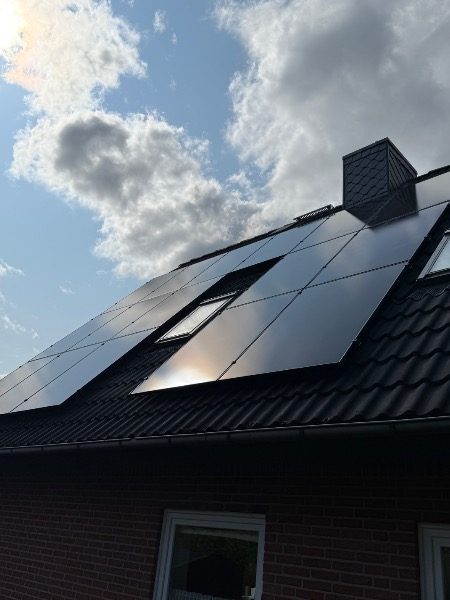 10,8 kWp auf dem Schrägdach mit 10,36-kWh-Speicher