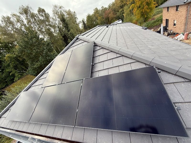 Schrägdach-Anlage mit 8,7 kWp und FoxESS-Smart-Wechselrichter