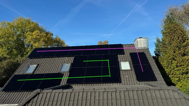 16 Aiko-Module auf dem Schrägdach