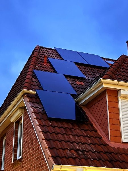 6,9-kWp-Schrägdachanlage mit 15 Aiko-Modulen