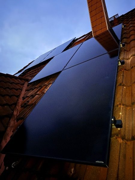 Fertig installierte Photovoltaik-Module – Referenzprojekt in Henstedt-Ulzburg