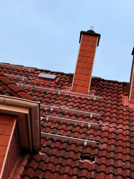 Unterkonstruktion während der Montage – Referenzprojekt in Henstedt-Ulzburg
