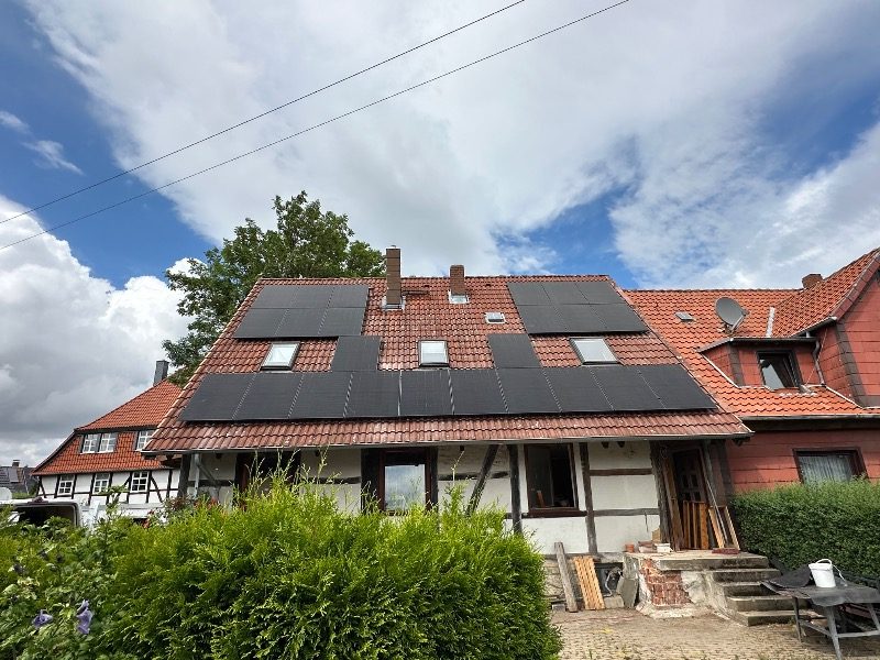 24 Bauer-Module auf dem Schrägdach – 10,8 kWp