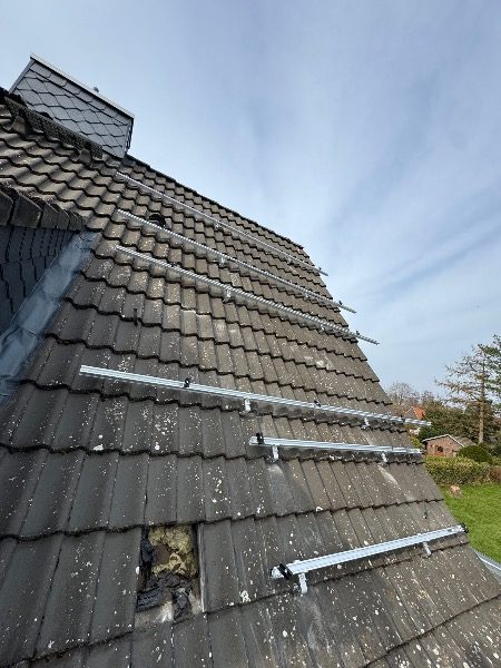 Unterkonstruktion während der Montage – Referenzprojekt in Lübeck