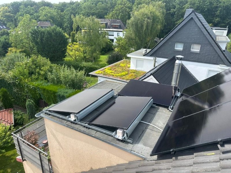 Fertig installierte Photovoltaik-Module – Referenzprojekt in Mülheim an der Ruhr