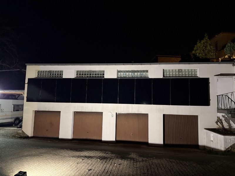 36-Modul-Schrägdach-Anlage mit 15,35 kWp und Speicher