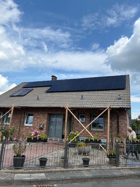 16,7-kWp-Schrägdachanlage mit Speicher und neuem Zählerschrank