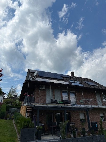 Fertig installierte Photovoltaik-Module – Referenzprojekt in Neunkirchen-Seelscheid