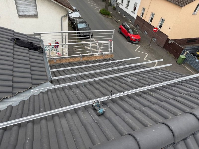 Unterkonstruktion während der Montage – Referenzprojekt in Offenbach am Main