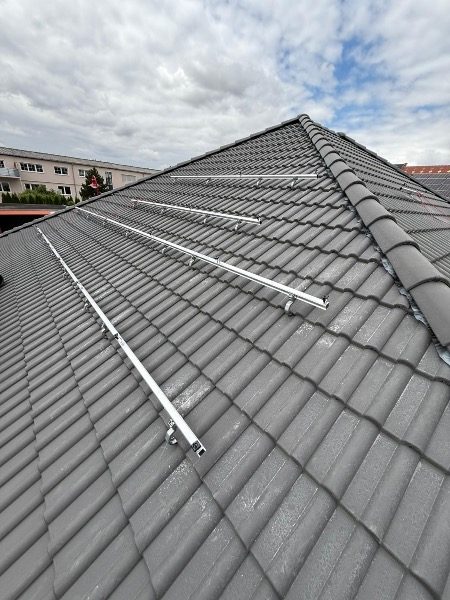 Unterkonstruktion während der Montage – Referenzprojekt in Pegau