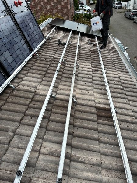Unterkonstruktion während der Montage – Referenzprojekt in Pulheim