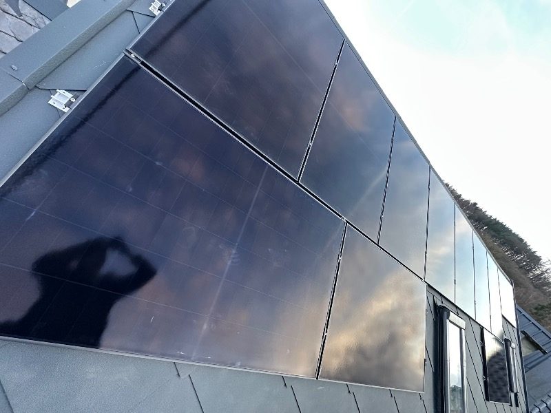 Fertig installierte Photovoltaik-Module – Referenzprojekt in Runkel