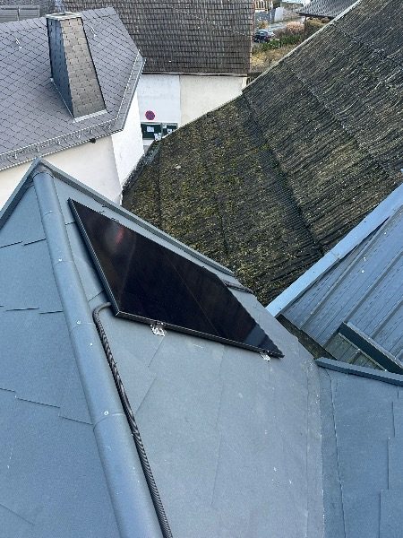 Fertig installierte Photovoltaik-Module – Referenzprojekt in Runkel