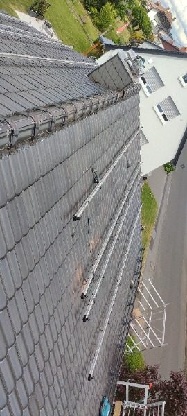 Unterkonstruktion während der Montage – Referenzprojekt in Schenklengsfeld