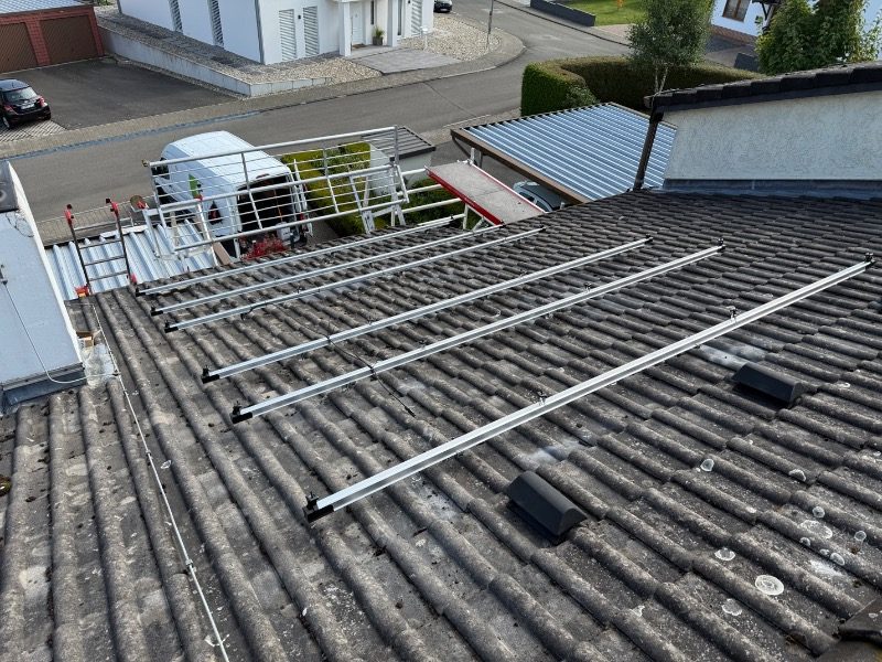 Unterkonstruktion während der Montage – Referenzprojekt in Sohren