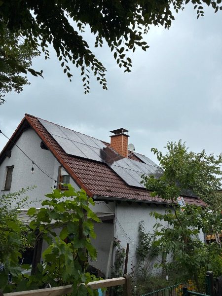 Fertig installierte Photovoltaik-Module – Referenzprojekt in Sprockhövel