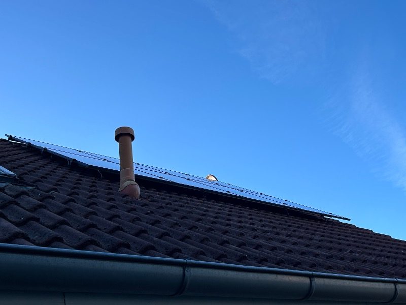 Fertig installierte Photovoltaik-Module – Referenzprojekt in Stockelsdorf
