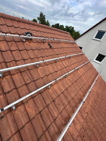 Unterkonstruktion während der Montage – Referenzprojekt in Untermeitingen