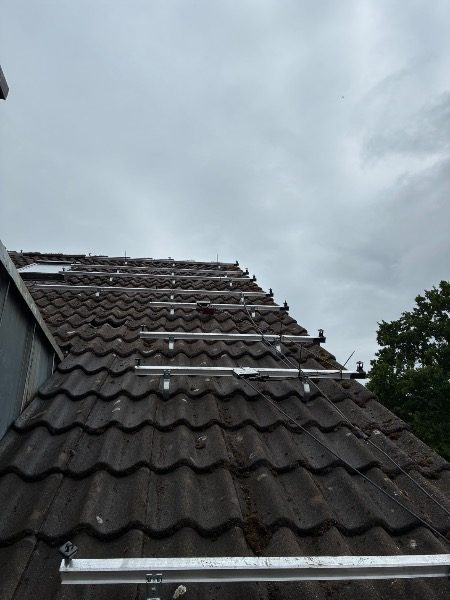 Unterkonstruktion während der Montage – Referenzprojekt in Velbert