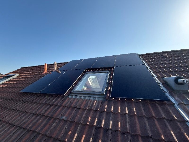 Fertig installierte Photovoltaik-Module – Referenzprojekt in Velbert