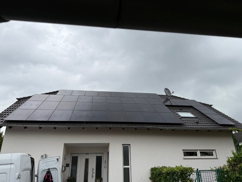 18,6-kWp-Großanlage mit Speicher und Wallbox