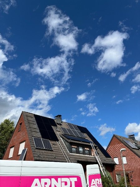 7,6-kWp-Flachdachanlage mit Speicher und neuem Zählerschrank
