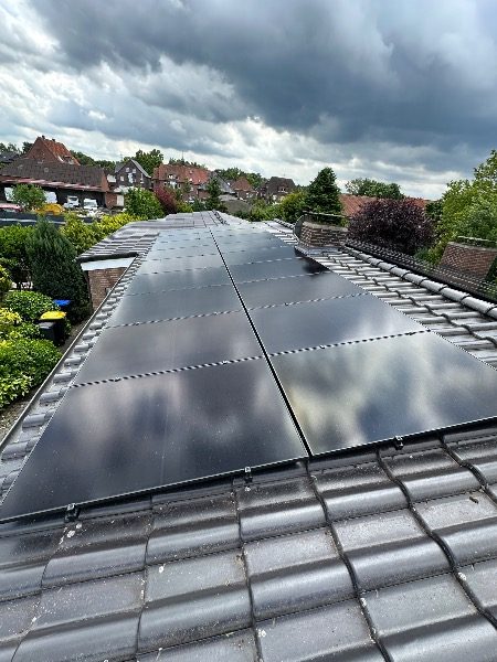 Fertig installierte Photovoltaik-Module – Referenzprojekt in Werne