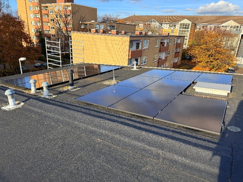 6,4-kWp-Anlage auf Bitumen-/Foliendach mit Speicher