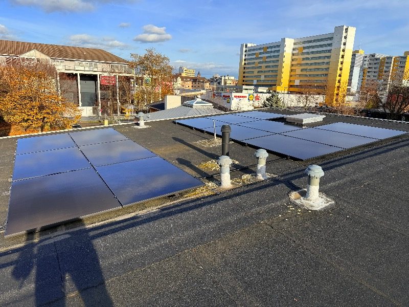 Fertig installierte Photovoltaik-Module – Referenzprojekt in Wesseling