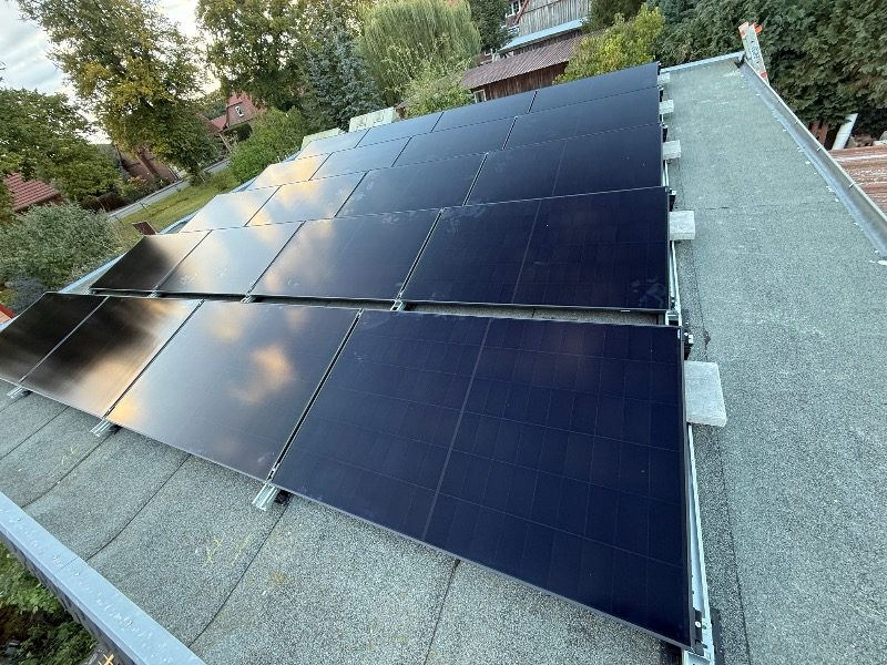 Aufgeständerte Flachdachanlage, 9,2 kWp mit Speicher