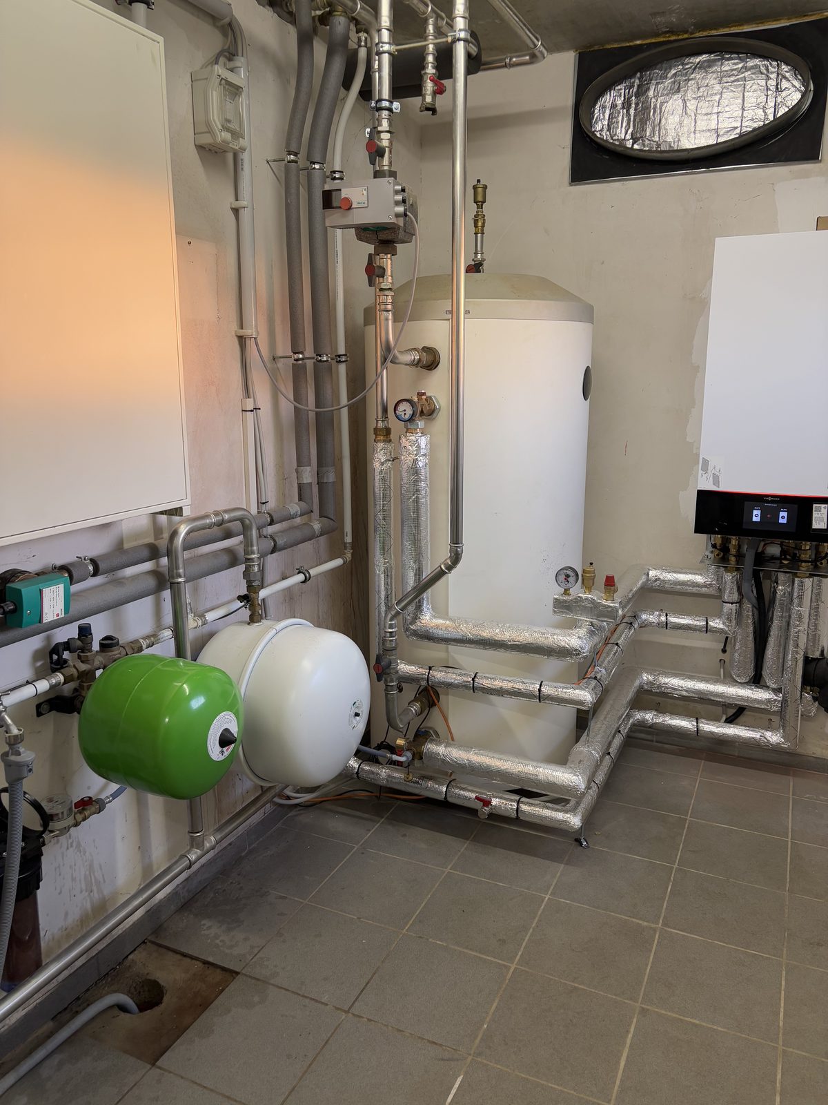 Hydraulik und Verrohrung der Heizungsanlage, Referenzprojekt in Jüchen